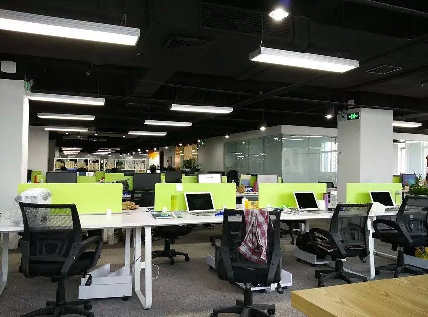 辦公桌與職員椅 辦公桌與職員椅